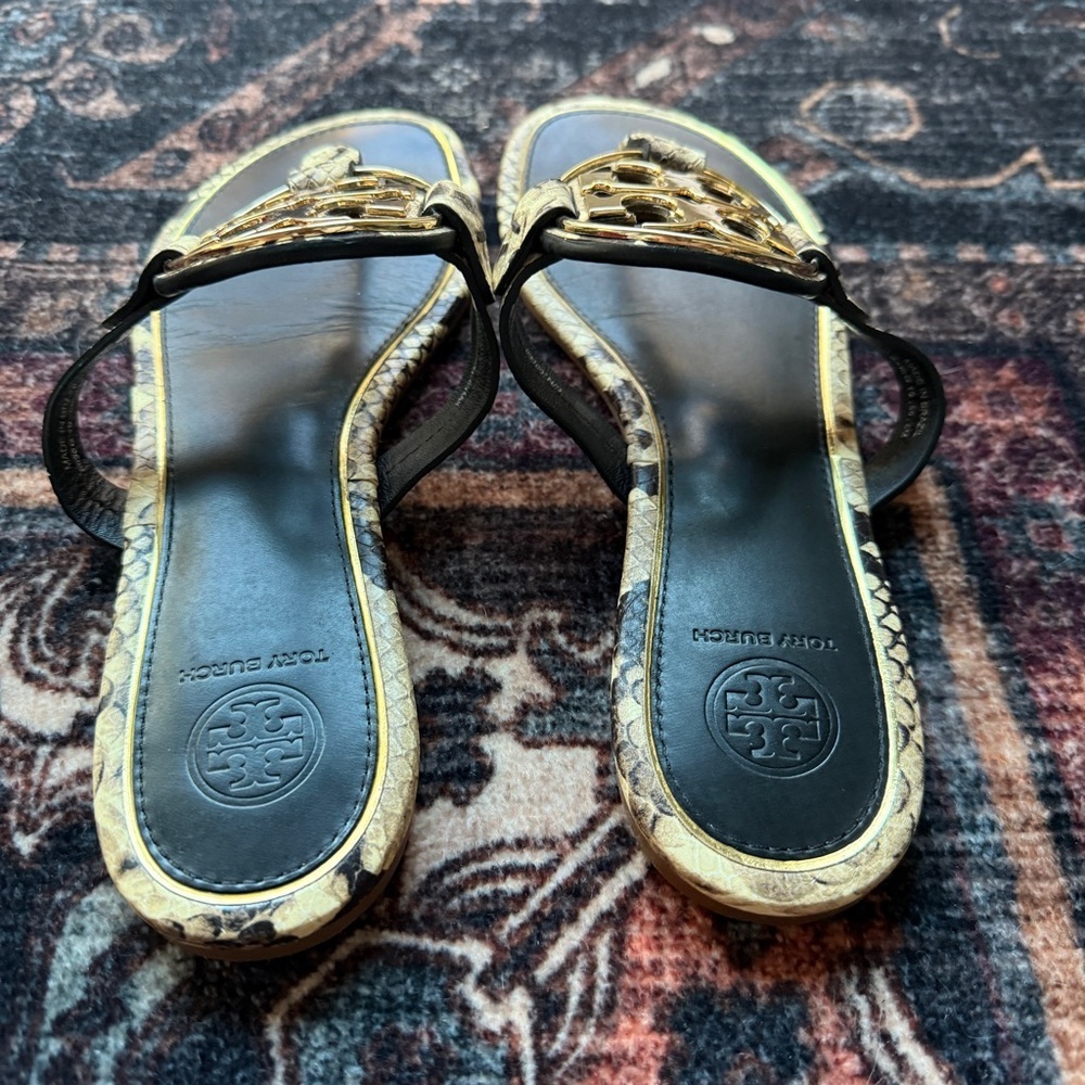 Tory Burch Metal Miller Stamped Snake Printed Leather Sandals Desert Roccia - Picture 4 of 8